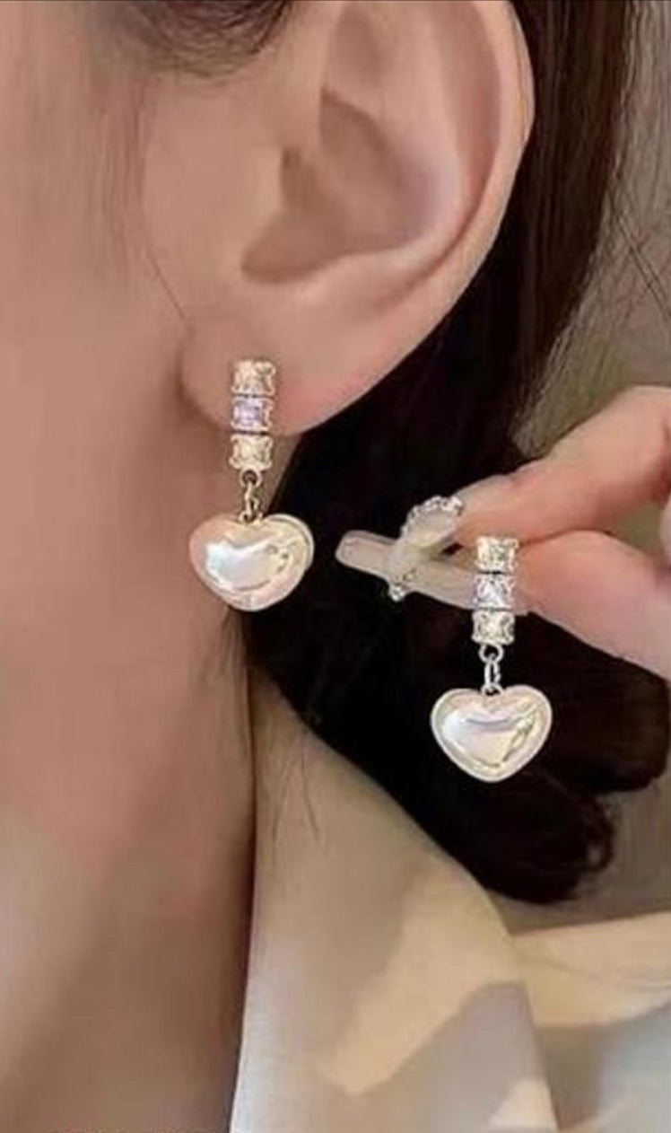 Exquisite Pearl Heart Earrings Studded with American Diamonds