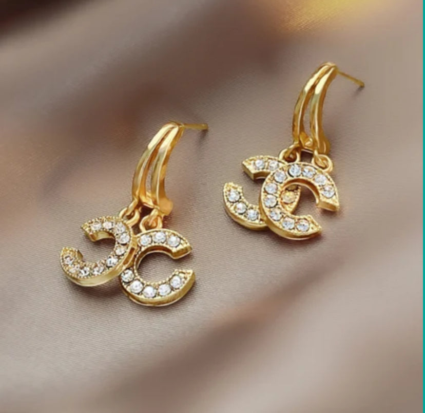 Bestselling Celebrity Style Classic Earrings(Golden) (Under ₹199 Deal)